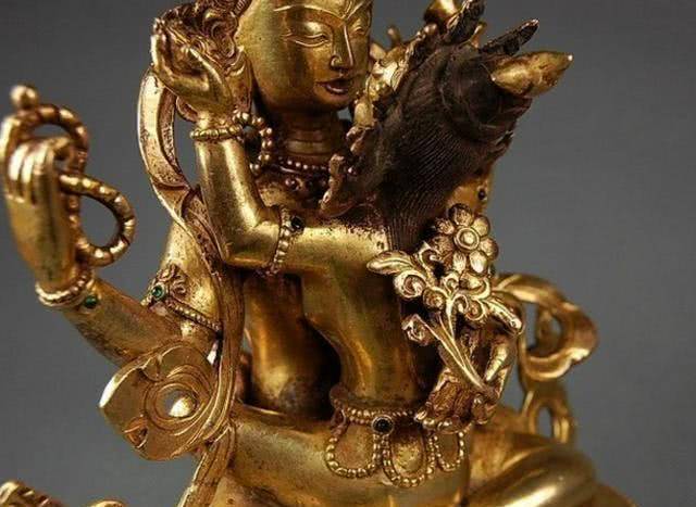 因为双身佛看起来不雅,所以才不可对外