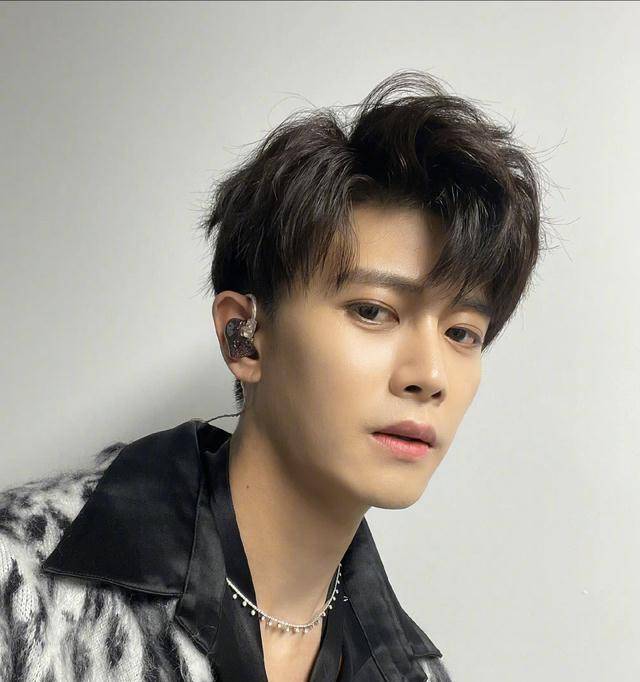 任嘉伦:和迪丽热巴合作,邀baby做女主,我的开挂人生,不是偶然_大唐