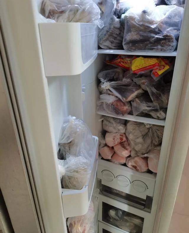 回到城里的家,晒婆婆给的东西,俩冰箱全塞满,还剩很多放不下_冷藏_我