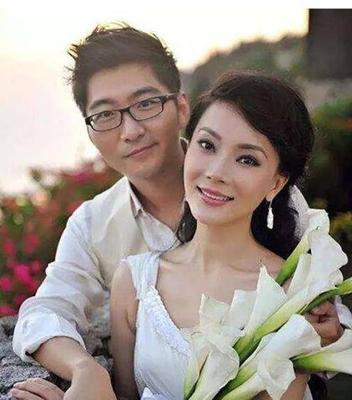 而陈数和赵胤胤相恋后,感情也是非常好,在相恋五年后,两人2012年在