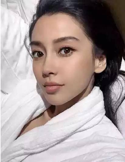 景甜与baby穿浴袍同框,一个被夸美若天仙,一个被笑心机女十足_直播