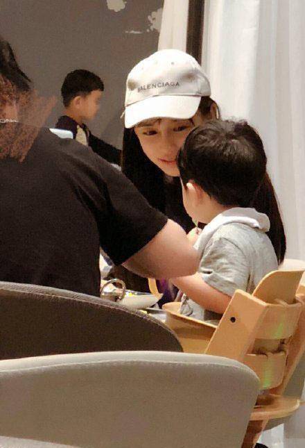 林志颖晒kim画陶瓷背影侧脸,结果被喷_照片_儿子_女儿