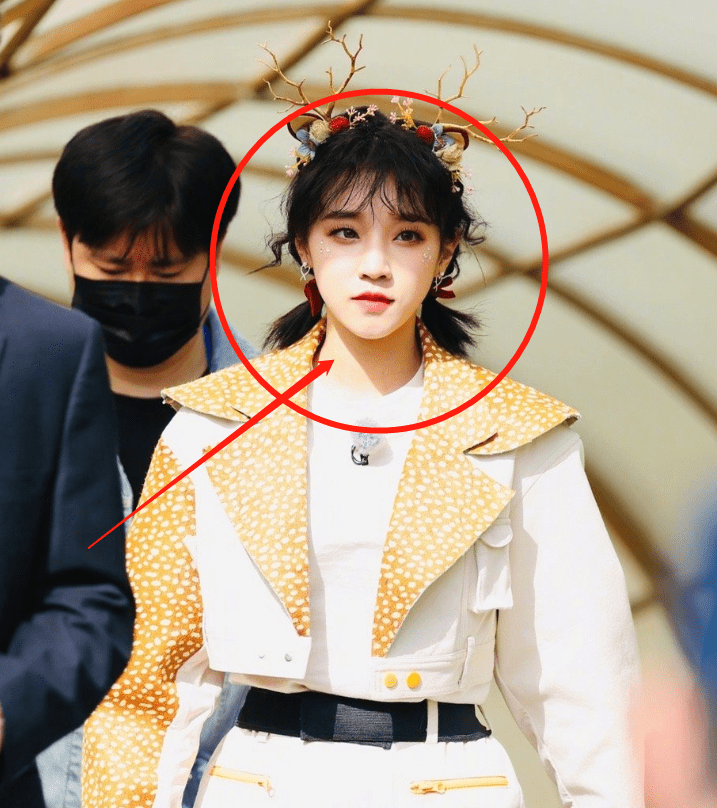 跑男又曝新路透,宋雨琦小鹿妆俏皮可爱,baby的造型却甜到我了_节目