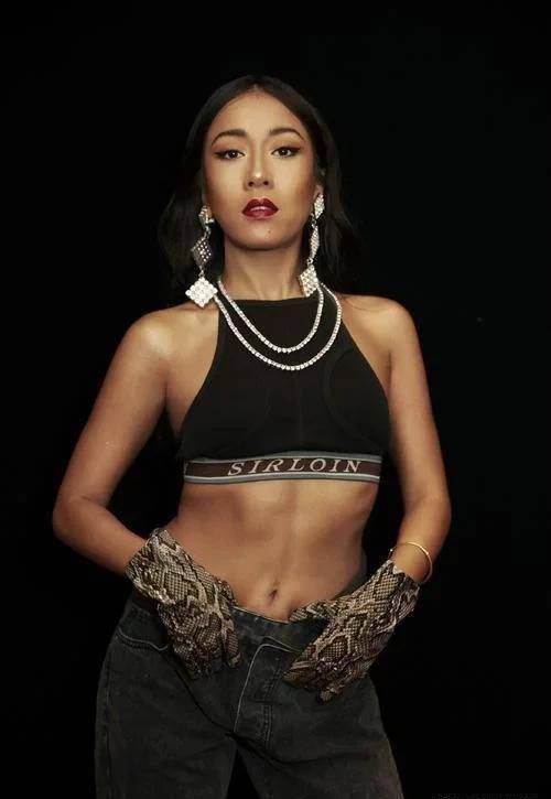 有一种"整容"叫吉克隽逸卸妆,素颜照曝光后网友:为啥要扮黑_乐坛_音乐