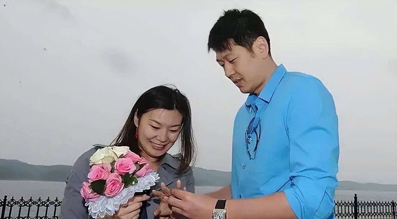"亚洲蝶后"周雅菲:嫁给cba二婚男,如今儿女双全堪称