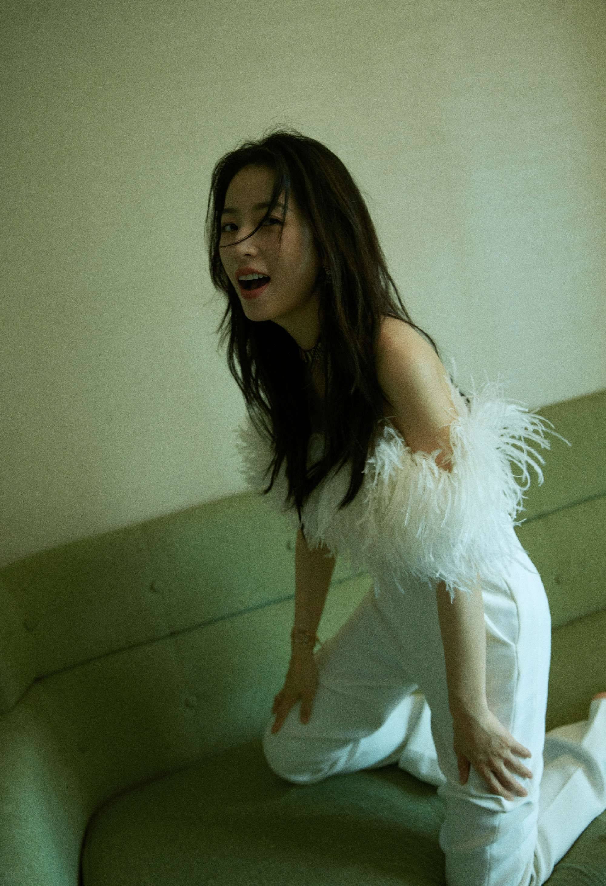 周雨彤灵感跳跃创意凝结充盈漫游时尚写真_魅力_风采_大片