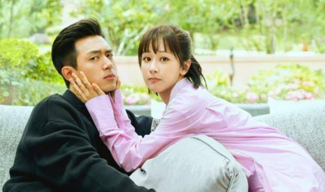 在李现走红以后又接着和陈伟霆白百何一起出演了《南方有乔木》这部剧