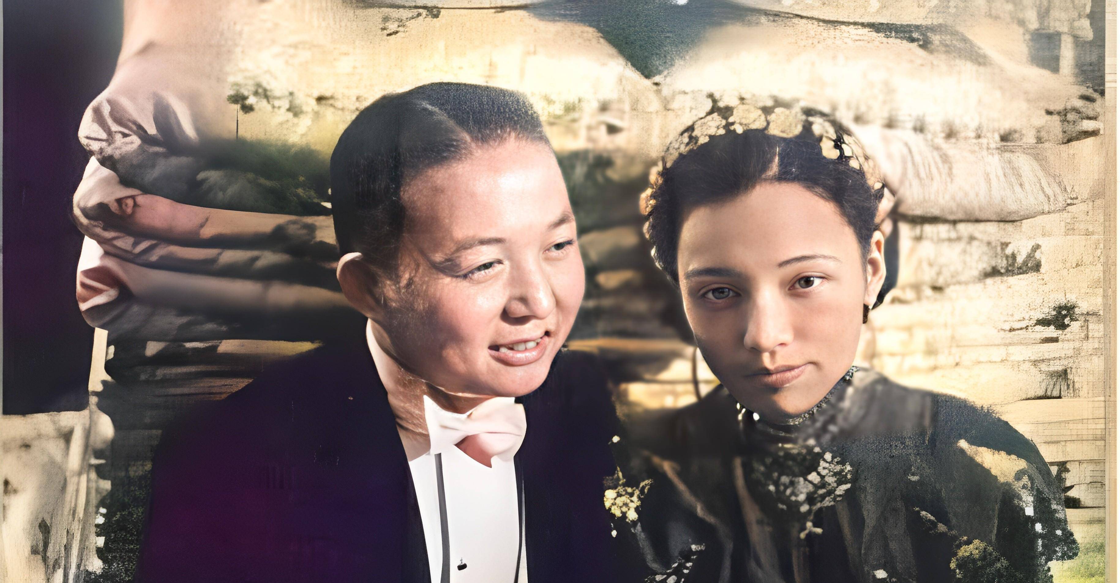 而周稚芙和唐明善的婚礼上留下的一张珍贵的照片是坐在十床被子跟前拍