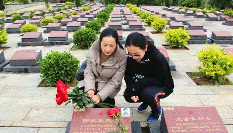 女烈士郭蓉蓉:对越战争中首位牺牲的女兵,颈部中弹,遗体被烧毁_工作