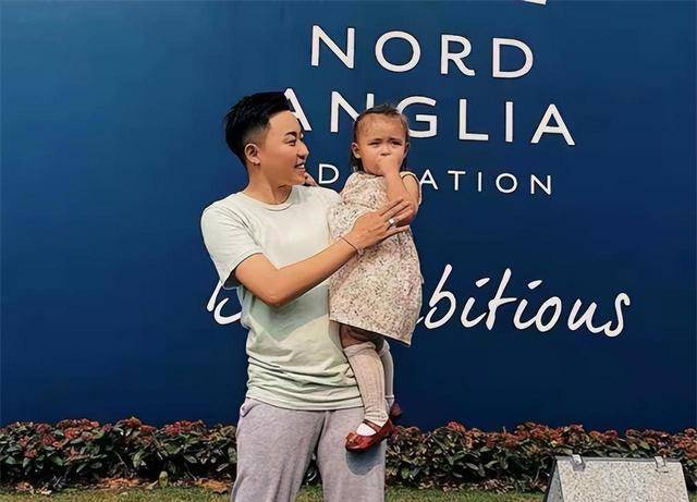 2018年,吉林女孩花50万买外国精子,生下混血女婴,网