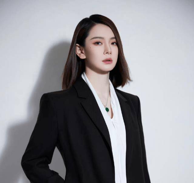 张艺兴,刘昊然,华晨宇,戚薇,王子异_直播_周冬雨_网友