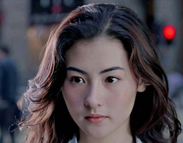 张柏芝苦命暴露耳朵弱,与两个儿子用英语交流让网友揪心!