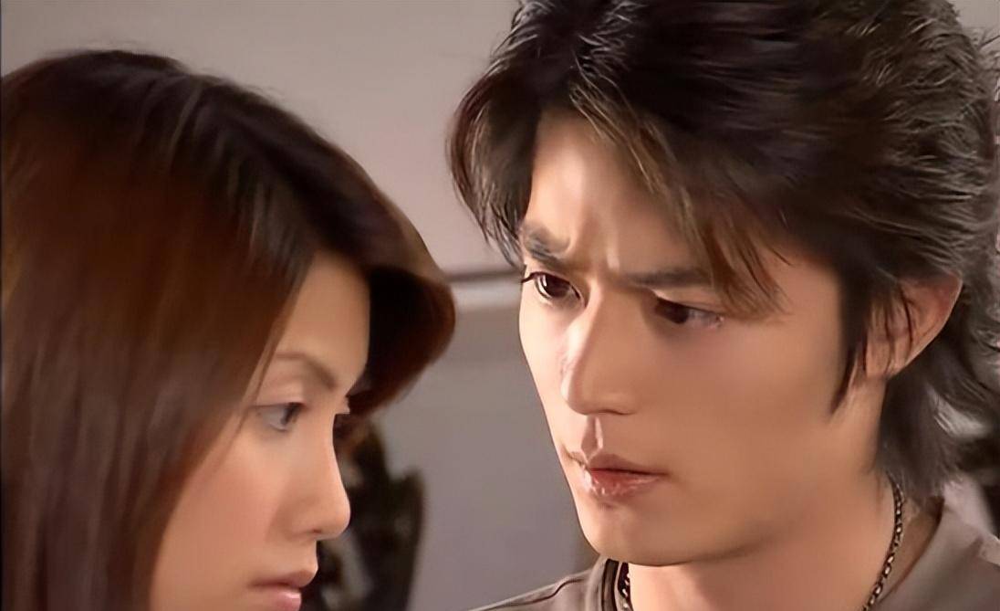 最美渣女,曾比陈乔恩还火,29年无缝暇接14任男友,45岁无人敢爱_林韦君