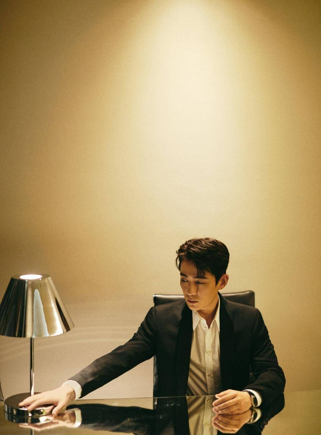 朱一龙发际线回来了!