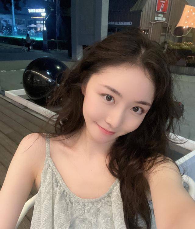 知名作家陈岚评价霍尊:他就是一个单纯的大男孩,但就是心太软_陈露