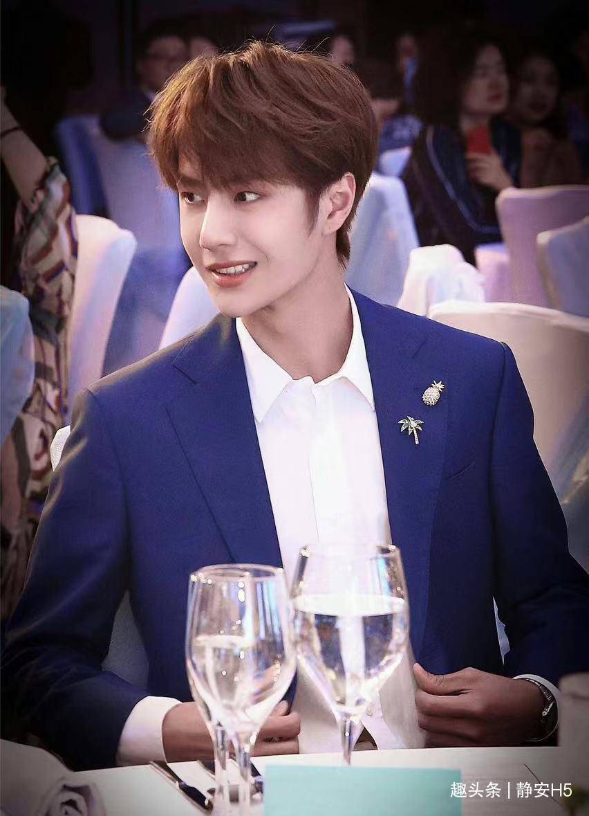 王一博的治愈系笑容:自带清新气质,单纯又干净_一笑_广大观众_嘴角