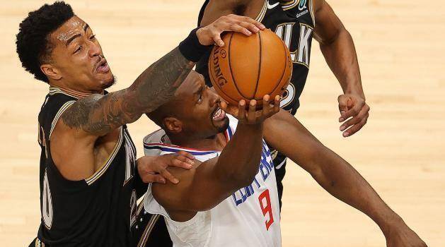 整个上半场,伊巴卡和雷吉-杰克逊合力贡献26分扛起快船进攻大旗,带队