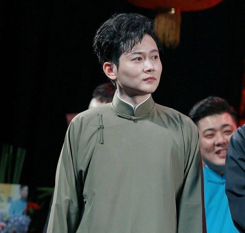 张云雷吃醋郭麒麟,网友调侃德云社里 "情敌"多了去了_郭德纲_岳岳