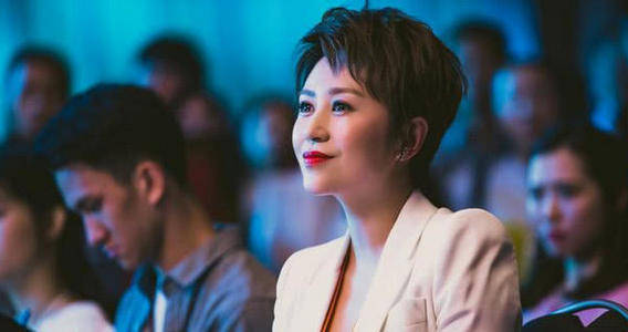 37岁的文章有新电影,剃了头发,青黑色皮肤,女主是39岁的马丽_夹克