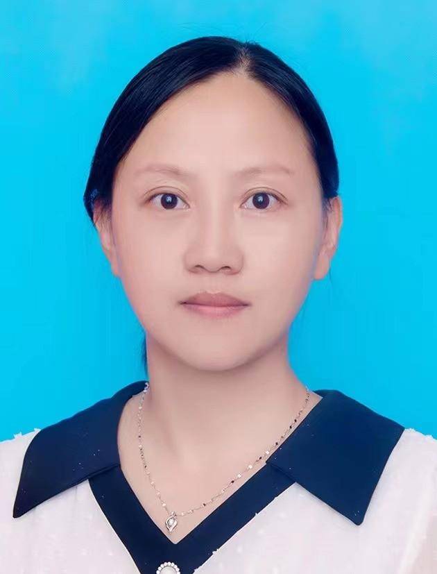 韩笑: 中学高级教师 中共党员 英语专业八级,高三1班,2班英语老师.