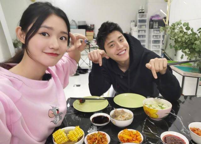 地撮合自己的女儿和王大陆,连"跟我女儿结婚算了"这样的话都说了出来