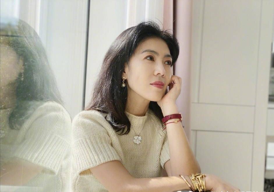 前时尚集团总裁苏芒,两次被群嘲,她到底经历了什么?_的苏_时刻_内卷