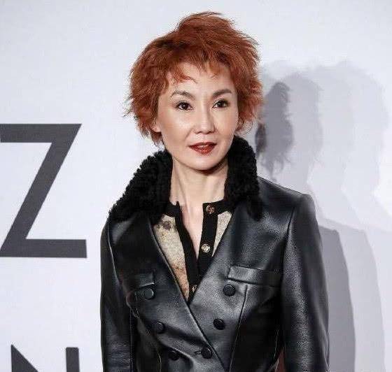 张曼玉脱下外套似"瘦到皮包骨"全款买下4间豪宅给家人住_物业_女士