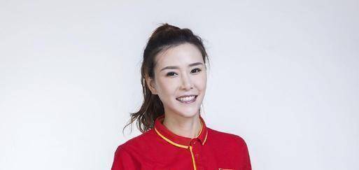 无敌大长腿,虽然许诺看起来不像典型运动员的样子,可是打篮球,许诺