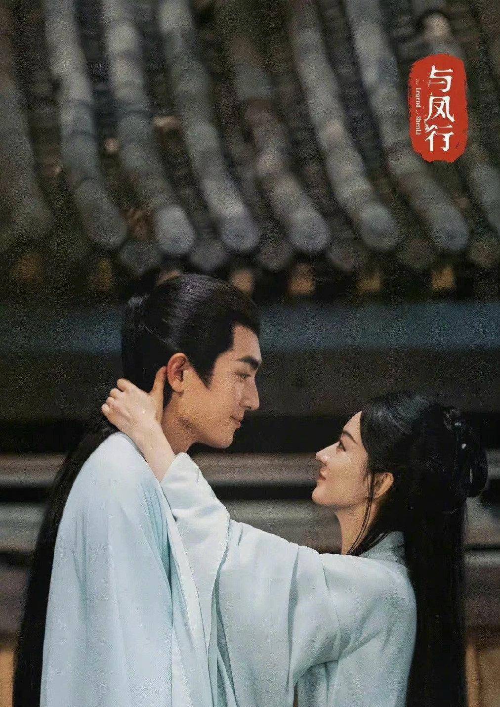 赵丽颖和林更新同框合影,两人对着镜子甜笑,素颜的样子也很美_合作