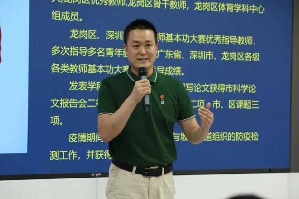 嘉宾点评深圳大学教育学部主任,教授,博士生导师靳玉乐教授作为嘉宾