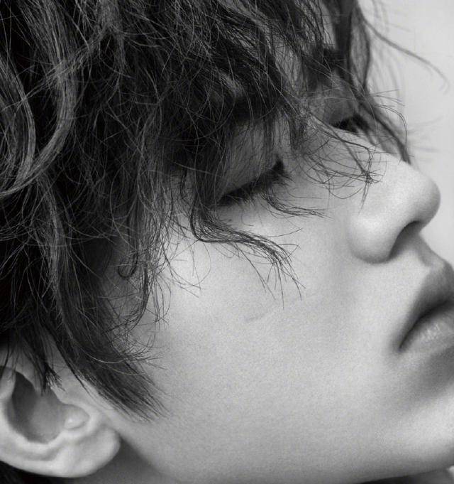 《青春有你2》蔡徐坤自嘲,主动照顾lisa,懂得开玩笑调动气氛_节目