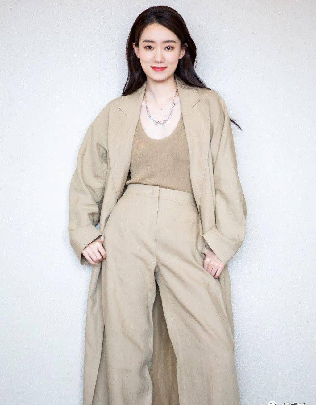 张小斐《你好,李焕英》后水涨船高,以前很辛酸,现在无人敢轻视_贾玲