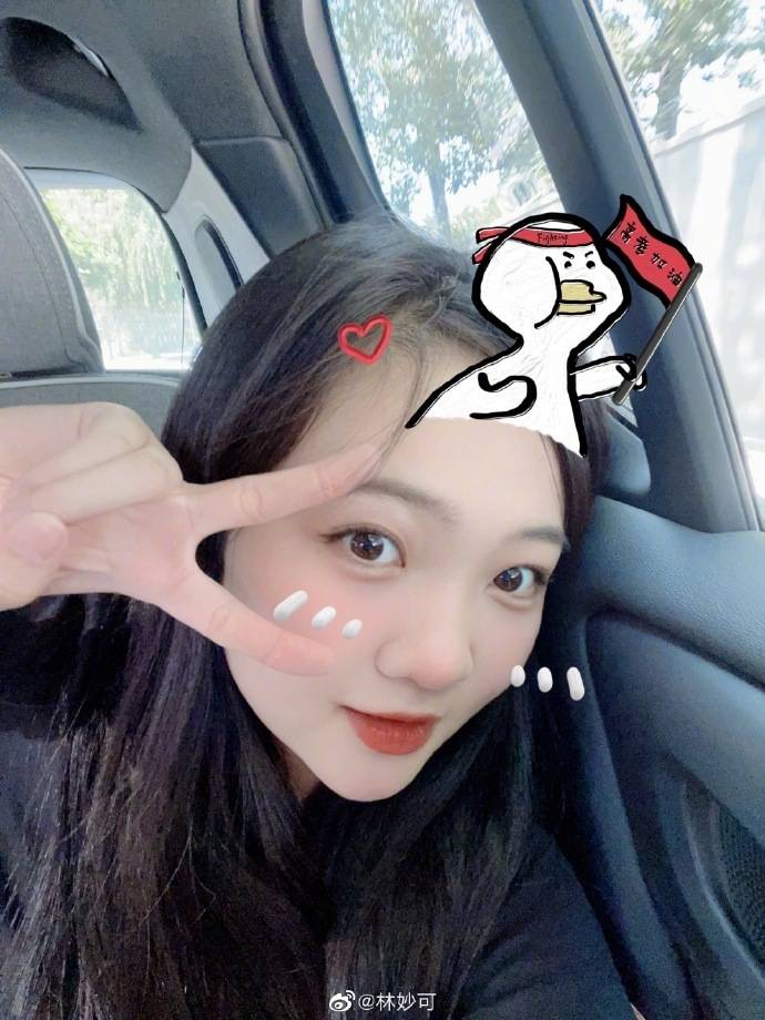 林妙可晒照庆24岁生日,甜美可爱似初恋,出演音乐剧人满为患