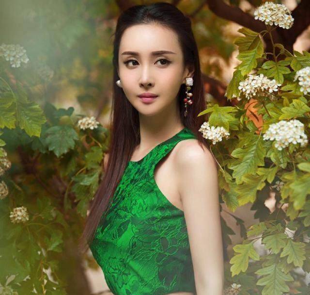 自签约华谊兄弟经纪公司后,青年演员王若心的演艺事业可谓全面开花,接