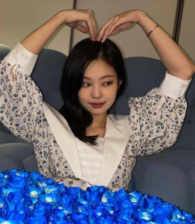 blackpink成员jennie生日,中粉下血本应援,朴彩英粉丝太难了_礼物