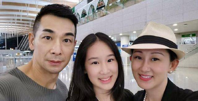 赵文卓和妻子女儿高甜互动,凭靠"正气"脸在节目中霸气"出圈"_哥哥