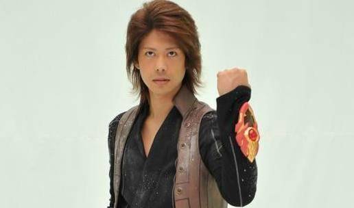 3,梦比优斯奥特曼银河奥特曼的人间体礼堂光,在变身的时候和维克特利