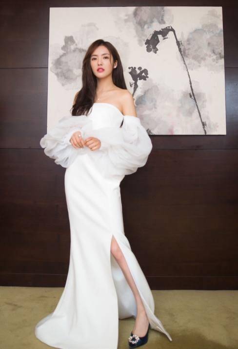 《柒个我》女主蔡文静现身活动,网友:我真的以为是27岁的王祖贤_黑色