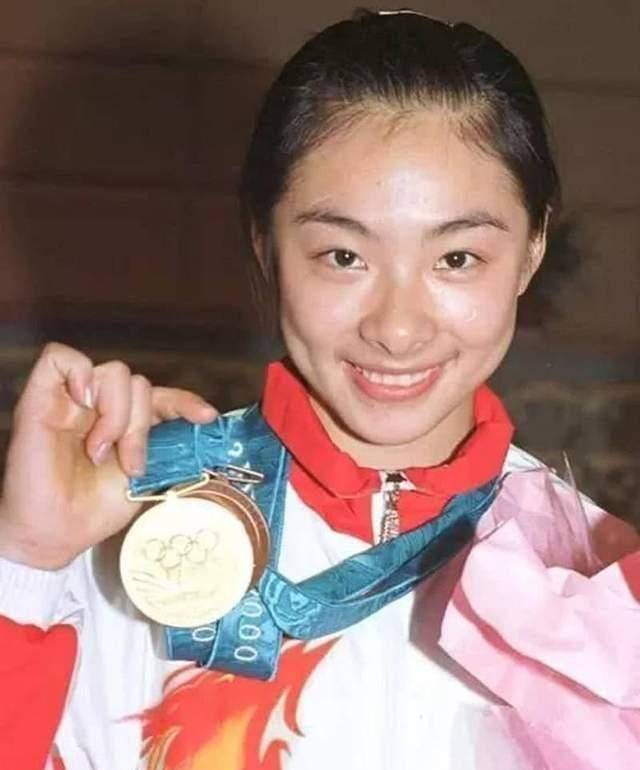 回归之后,刘璇比以往任何时候都要拼命,终于在2000年的悉尼奥运会上