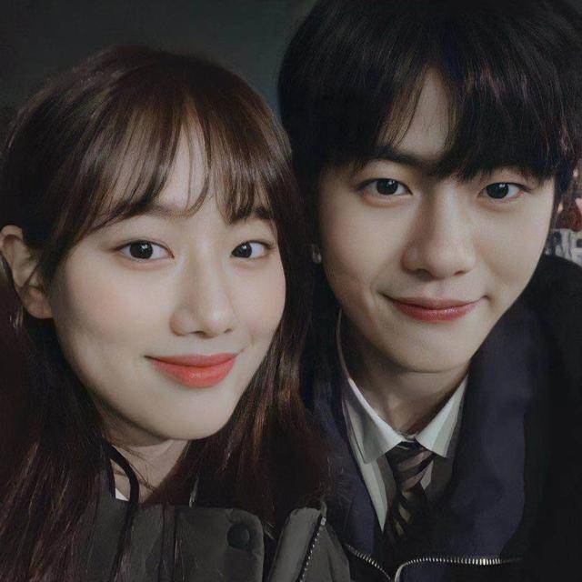 光是公式照就能看出,李玹珠是组合里的门面担当,其