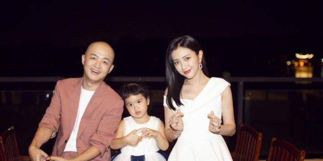 包妈妈晒和翻版周冬雨的合照,包贝尔:我太难了_包文婧_类型_时候