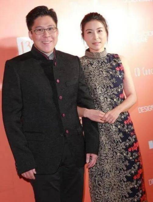 当郭晶晶与李湘同框,终于见识了"真豪"与"土豪"差距有多大了_裙子