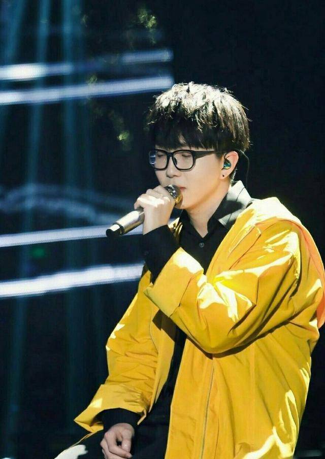 薛之谦陷抄袭门,宣传海报直接抠图姚弛单曲封面,火速下架并道歉_音乐