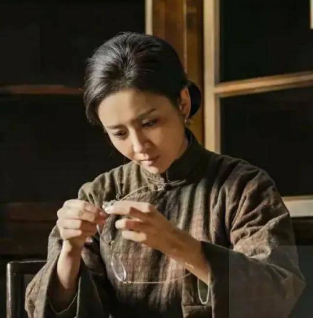 佟丽娅带儿子去看电影,小宝贝还模仿李大钊台词_革命_爱国主义_孩子