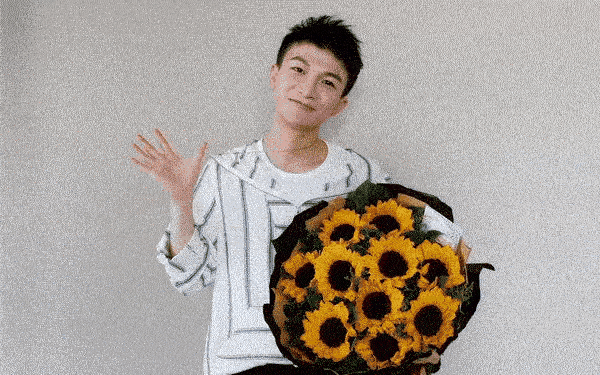 宝藏男孩周深,杀猪音震撼人心,果然周叔上热搜的姿势都很奇怪!