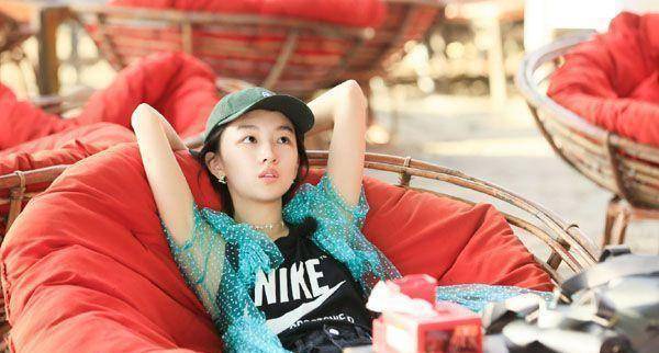 周冬雨:能,而且很潮很大牌!_感觉_短裤_白色