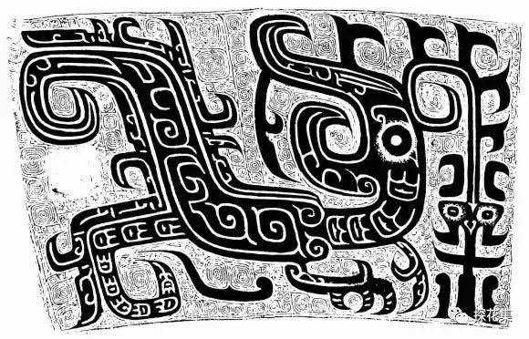 果然,一幅完整的兽面纹(饕餮纹)正面视图图案清晰的呈现在眼前,两个多