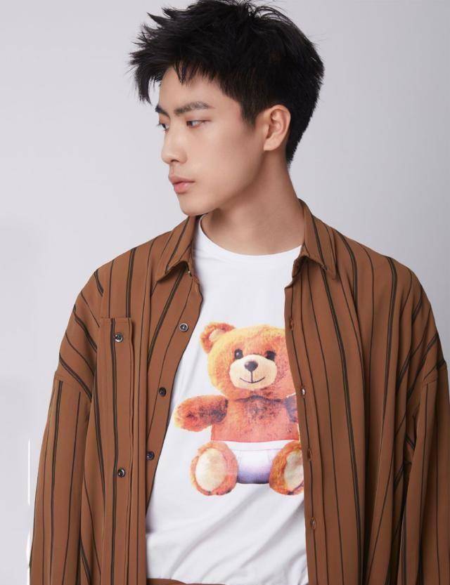 小虎牙 1米87身高竟这么迷人,网友:他红只是时间问题_欧阳杰_男生