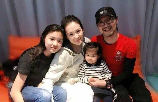 爸爸是知名歌王,妈妈是美艳超模,13岁的她已经长成小美女_汪峰_章子怡