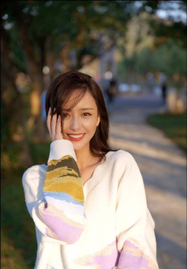 佟丽娅随拍照美到爆!